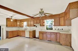 2003 Reservoir Rd, Reading, PA 19604 - Photo 5