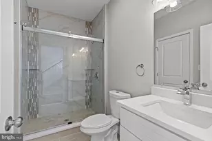 2823 Ave E, Levittown, PA 19056 - Photo 11