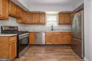 26 Bowling Green Ave, Morrisville, PA 19067 - Photo 9