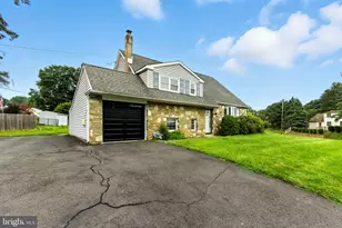 559 Maple Ave, Southampton, PA 18966 - Photo 3