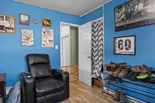 24 Chestnut Ln, Levittown, PA 19055 - Photo 9