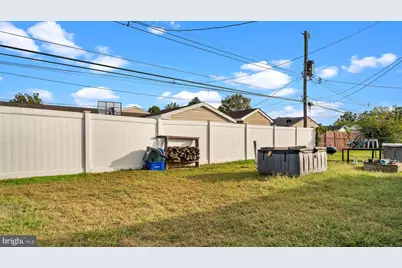 24 Chestnut Lane, Levittown, PA 19055 - Photo 17