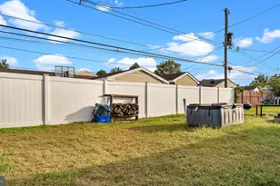 24 Chestnut Ln, Levittown, PA 19055 - Photo 17