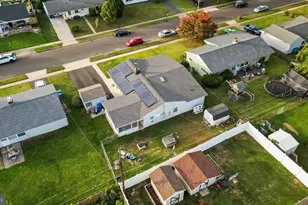 24 Chestnut Ln, Levittown, PA 19055 - Photo 5