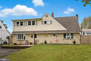 9 Newberry Ln, Levittown, PA 19054 - Photo 33