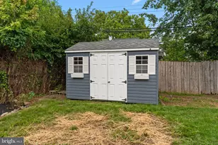 14 Iris Rd, Levittown, PA 19057 - Photo 25