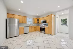 271 Monroe St, Bristol, PA 19007 - Photo 5