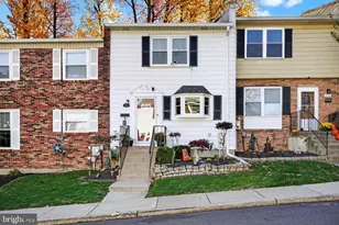 423 N Mt Vernon Cir, Bensalem, PA 19020 - Photo 1