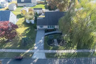 154 Juniper Dr, Levittown, PA 19056 - Photo 3