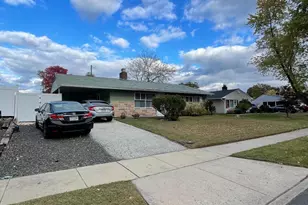 22 Myrtle Ln, Levittown, PA 19054 - Photo 3