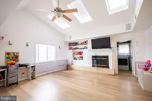 24 Rose Apple Rd, Levittown, PA 19056 - Photo 3