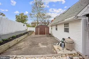 301 Snowball Dr, Levittown, PA 19056 - Photo 31