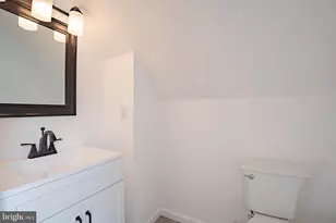 42 Hollyhock Ln, Levittown, PA 19055 - Photo 21