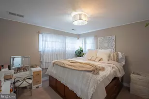 42 Hollyhock Ln, Levittown, PA 19055 - Photo 13