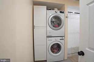 42 Hollyhock Ln, Levittown, PA 19055 - Photo 23