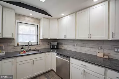 42 Hollyhock Lane, Levittown, PA 19055 - Photo 9