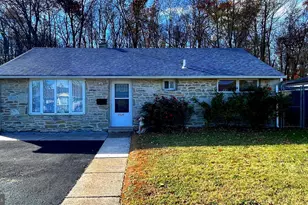 2519 Woodlawn Dr, Bristol, PA 19007 - Photo 3