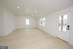 30 Mistletoe Ln, Levittown, PA 19054 - Photo 11