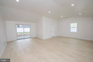 30 Mistletoe Ln, Levittown, PA 19054 - Photo 9