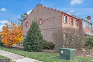 1 Gatehouse Ln, Doylestown, PA 18901 - Photo 3