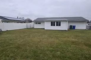 35 Beechtree Rd, Levittown, PA 19057 - Photo 17