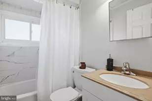 5 Thimbleberry Ln, Levittown, PA 19054 - Photo 15