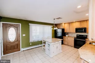 72 Thornridge Dr, Levittown, PA 19054 - Photo 3