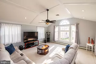 72 Thornridge Dr, Levittown, PA 19054 - Photo 13