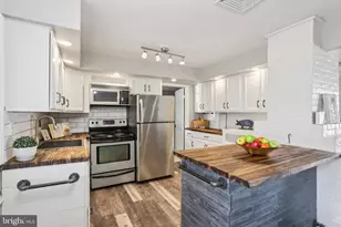 30 Meadow Ln, Levittown, PA 19054 - Photo 11