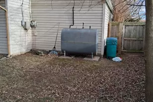 23 Burning Bush Ln, Levittown, PA 19054 - Photo 15