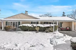 423 Magnolia Dr, Levittown, PA 19054 - Photo 3