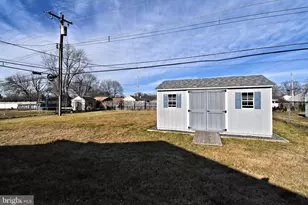 19 Walnut Ln, Levittown, PA 19054 - Photo 41