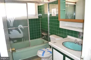 27 Spicebush Rd, Levittown, PA 19056 - Photo 13