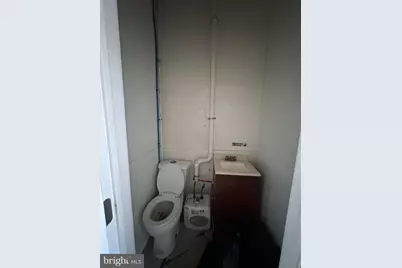 4510 New Falls Road, Levittown, PA 19056 - Photo 9