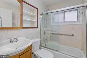 90 Cobalt Ridge Dr E, Levittown, PA 19057 - Photo 15