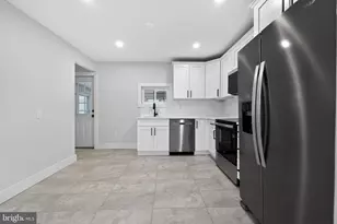 3525 Rockview Dr, Bristol, PA 19007 - Photo 17