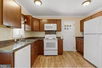 406 Pinewood Drive #S, Levittown, PA 19054 - Photo 3