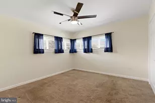 406 Pinewood Dr, Levittown, PA 19054 - Photo 5