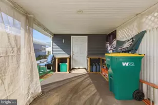 406 Pinewood Dr, Levittown, PA 19054 - Photo 17