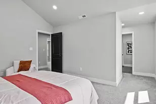 2818 Ave E, Levittown, PA 19056 - Photo 9