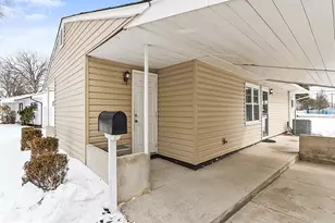 302 Oaktree Dr, Levittown, PA 19055 - Photo 5