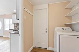 302 Oaktree Dr, Levittown, PA 19055 - Photo 17