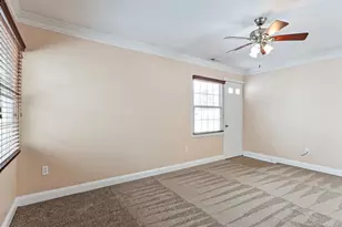 302 Oaktree Dr, Levittown, PA 19055 - Photo 21