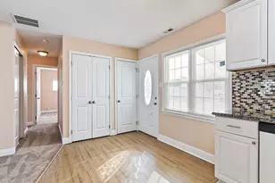 302 Oaktree Dr, Levittown, PA 19055 - Photo 9