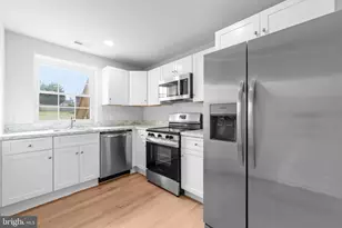 2210 New Falls Rd, Levittown, PA 19056 - Photo 9