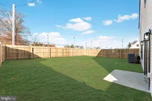 43 Petunia Rd, Levittown, PA 19056 - Photo 35