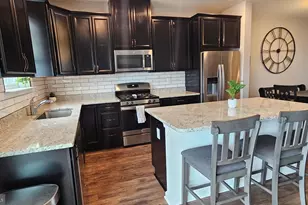 202 Pond Vw Ct, Quakertown, PA 18951 - Photo 5