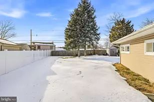 48 Gridiron Rd, Levittown, PA 19057 - Photo 23