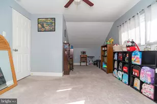 49 Ice Pond Rd, Levittown, PA 19057 - Photo 19