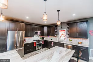 100 Elderberry Dr, Levittown, PA 19054 - Photo 11